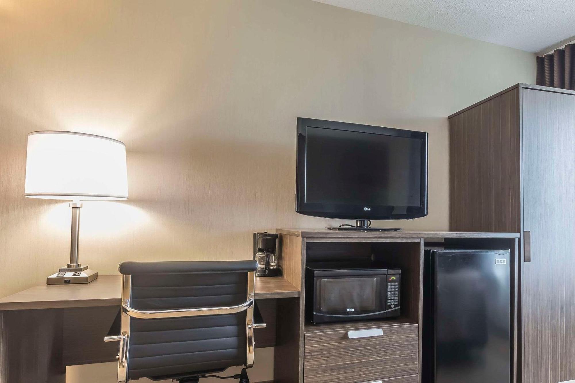 Comfort Inn Levis Luaran gambar