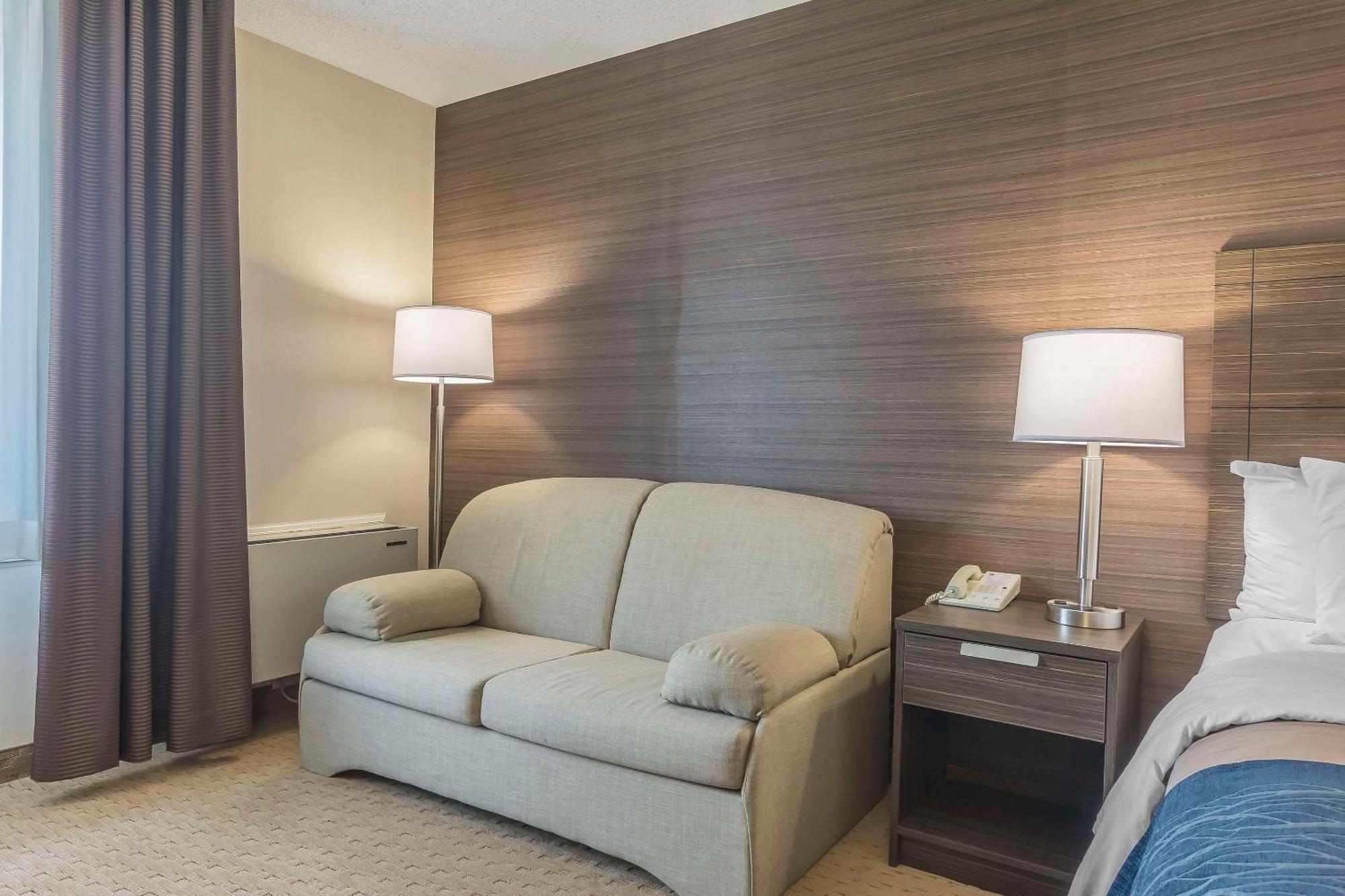 Comfort Inn Levis Luaran gambar